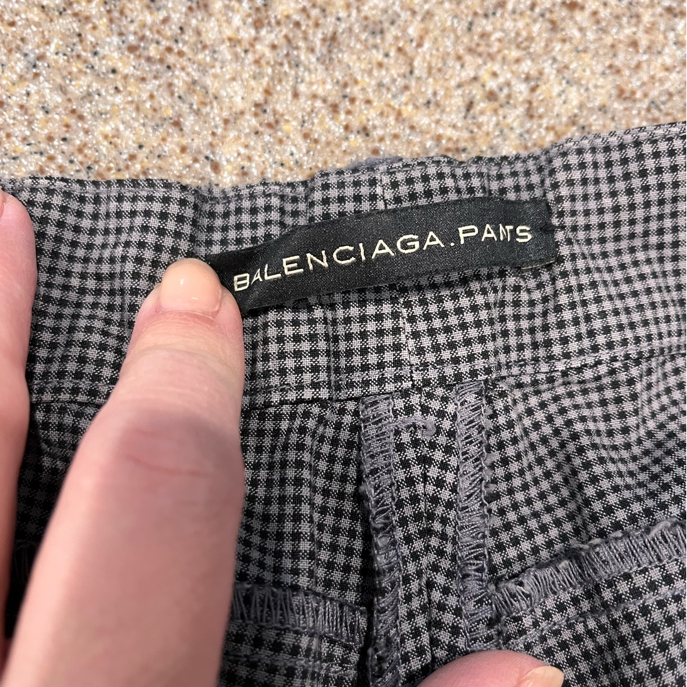 Balenciga Shorts/ mid rise with pockets! Receipt avail. - Picture 3 of 3